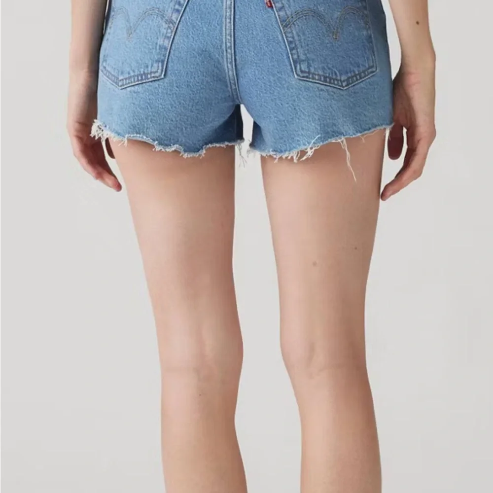 Levi’s 501 Original Cutoff Denim Short - Picture 2 of 3